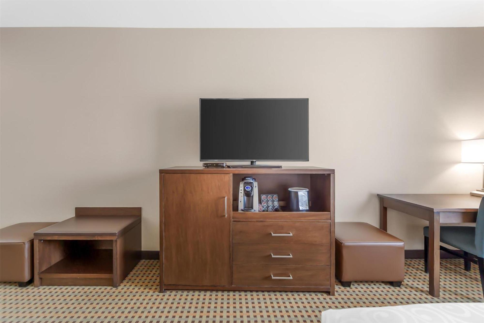 Best Western Plus Hinton Inn & Suites Экстерьер фото