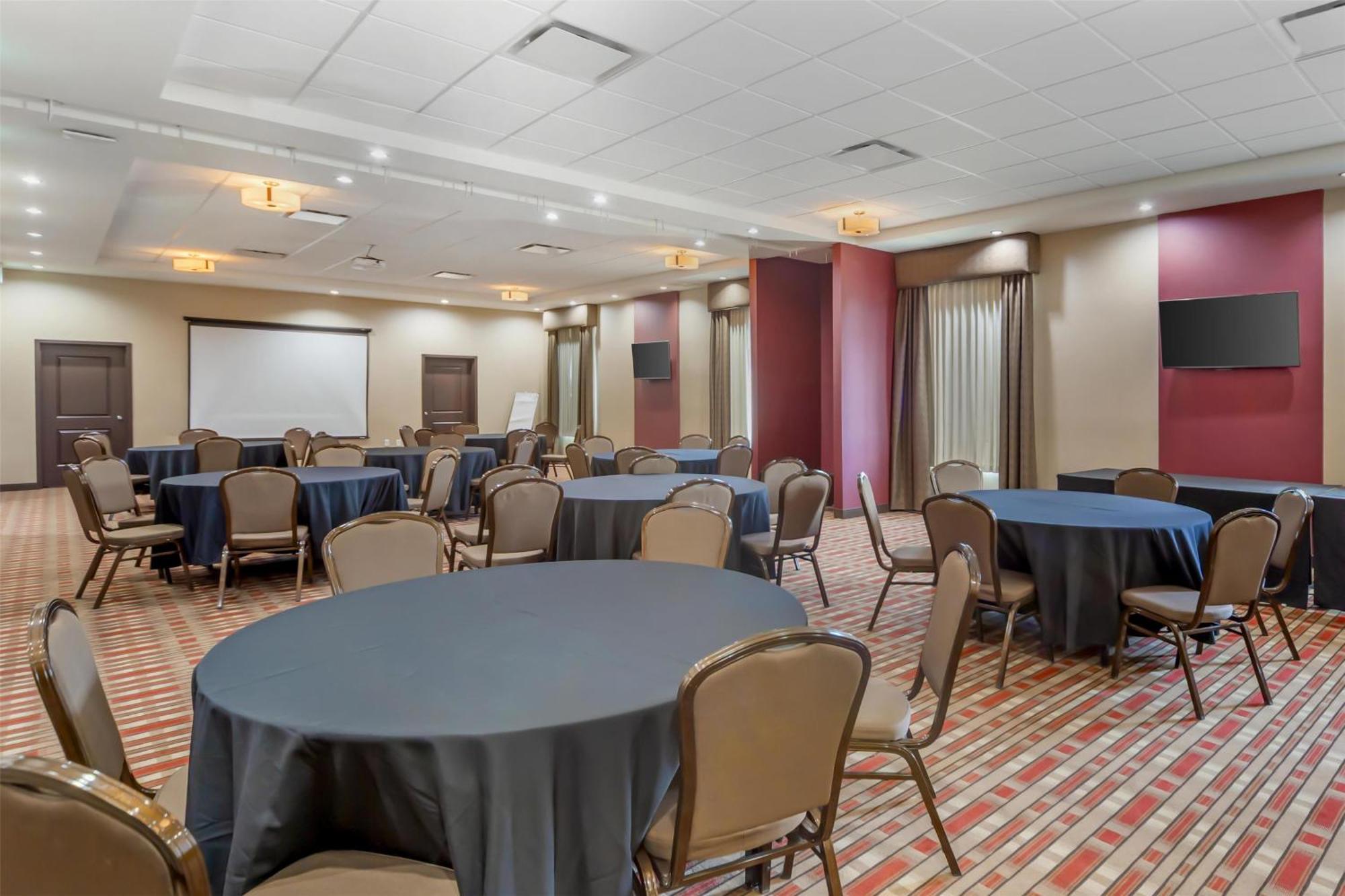 Best Western Plus Hinton Inn & Suites Экстерьер фото