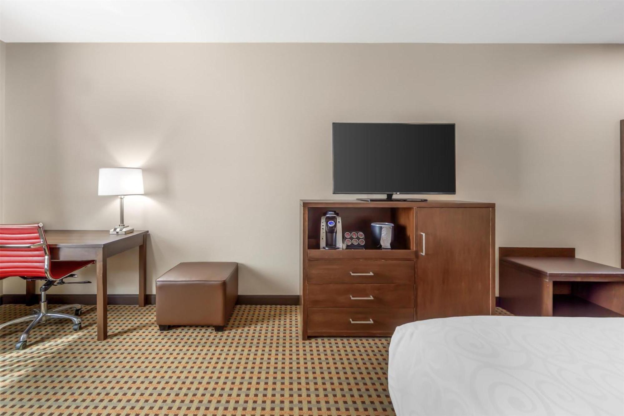 Best Western Plus Hinton Inn & Suites Экстерьер фото
