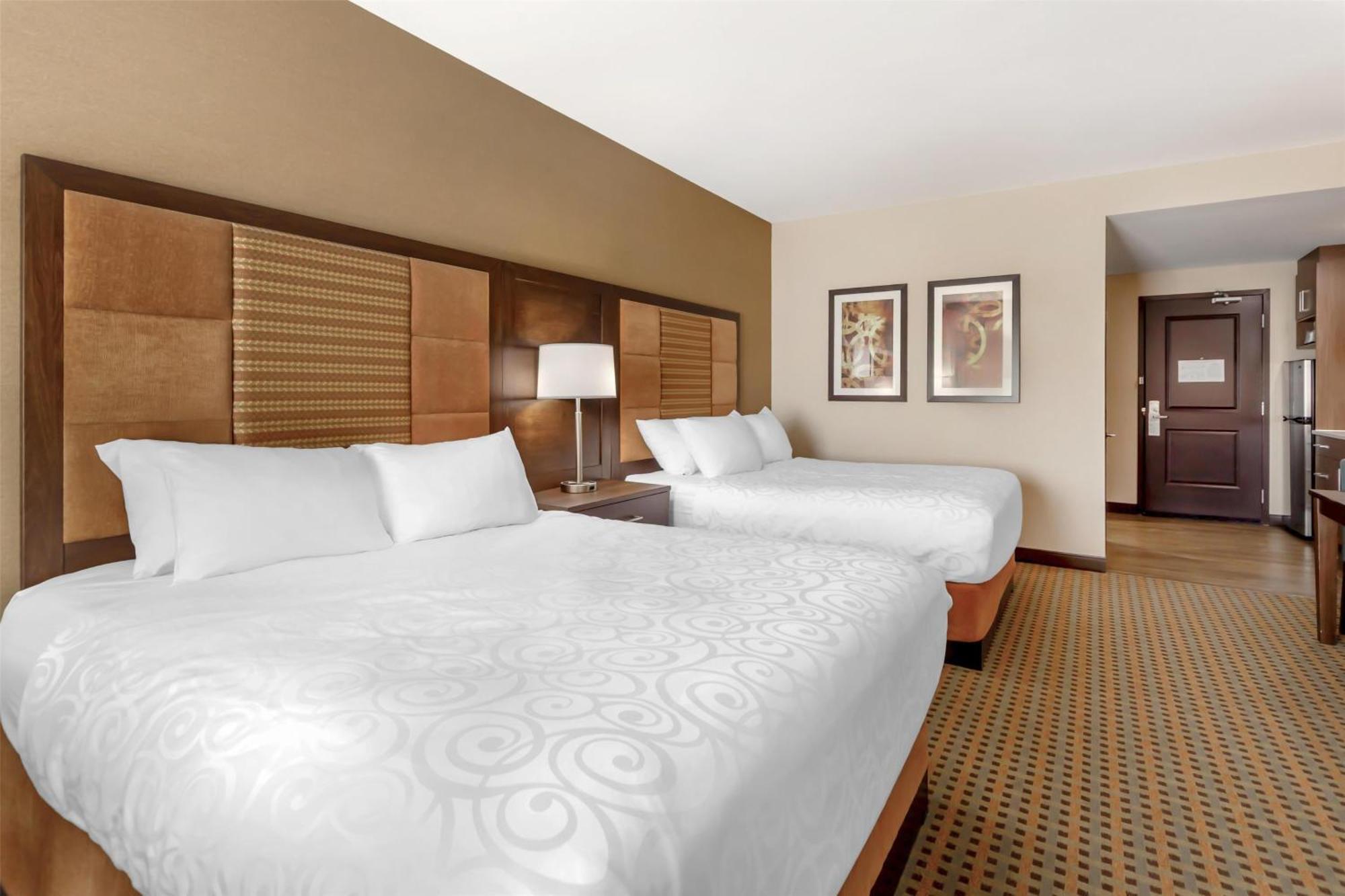 Best Western Plus Hinton Inn & Suites Экстерьер фото
