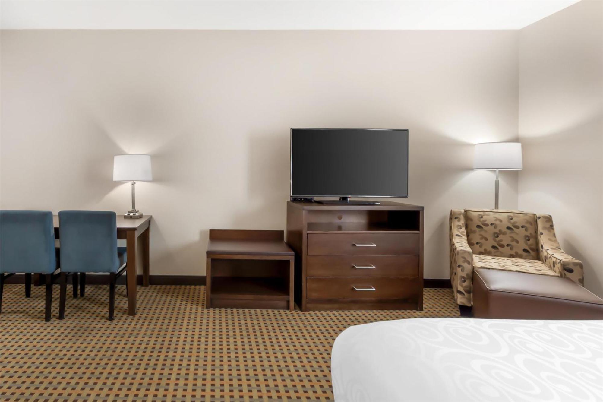 Best Western Plus Hinton Inn & Suites Экстерьер фото