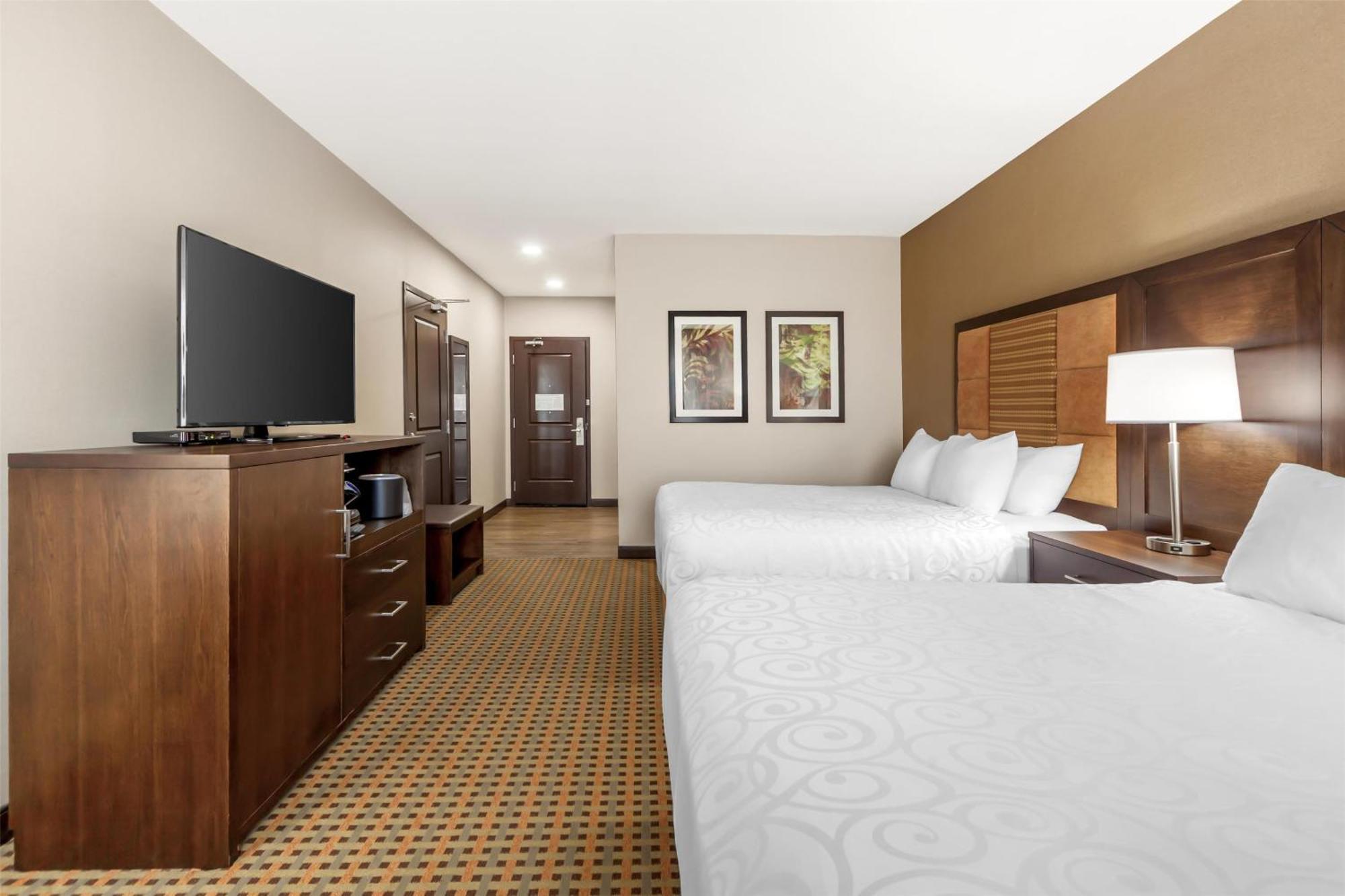 Best Western Plus Hinton Inn & Suites Экстерьер фото
