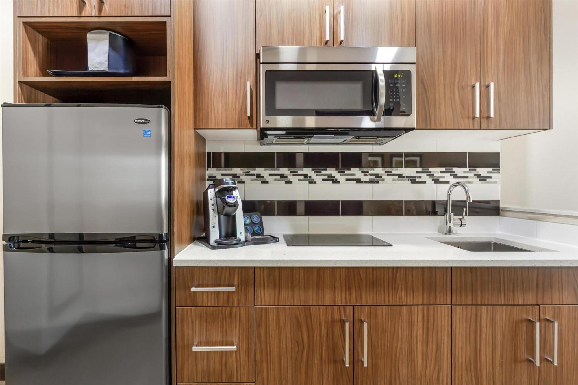 Best Western Plus Hinton Inn & Suites Экстерьер фото