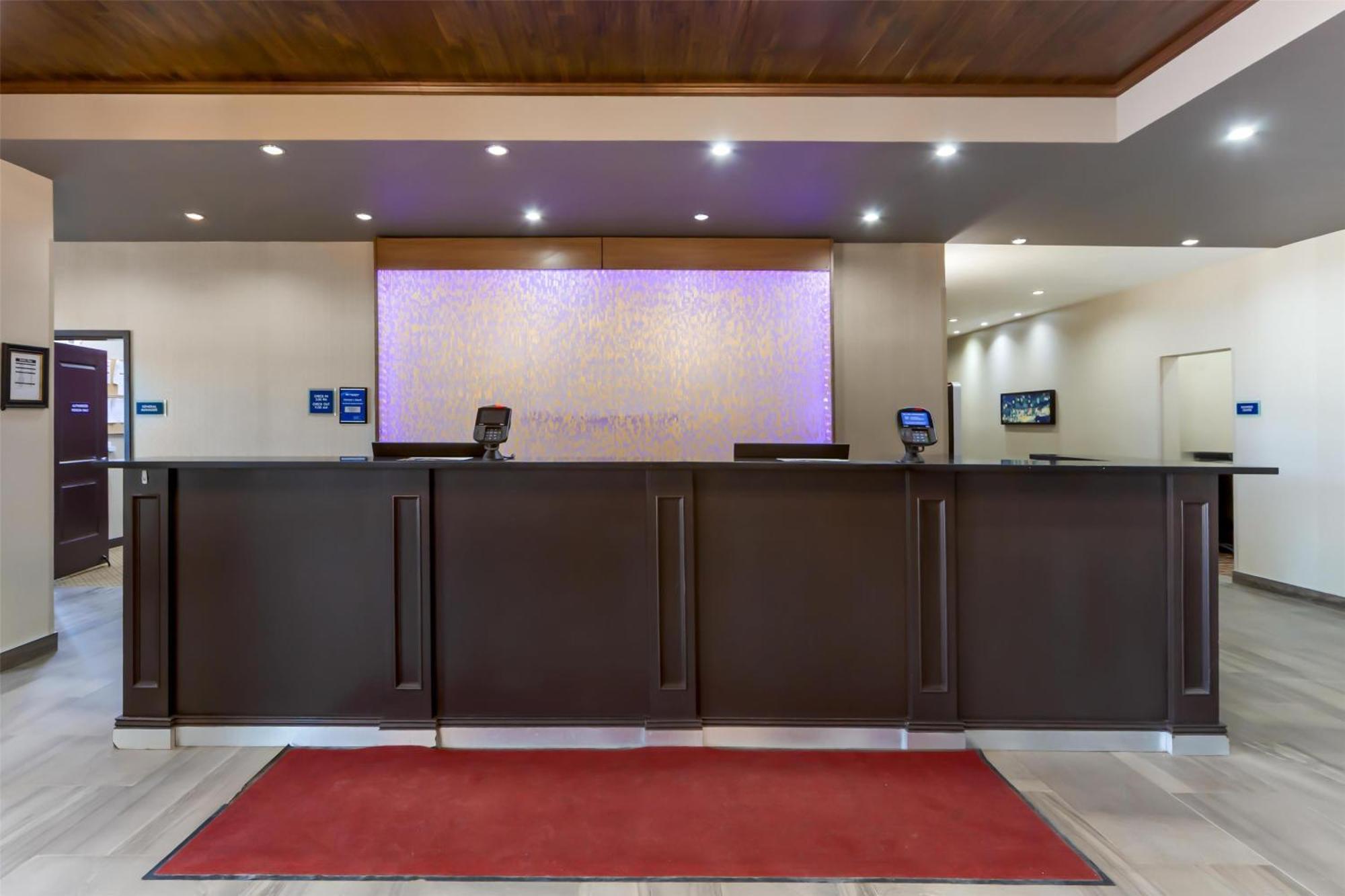 Best Western Plus Hinton Inn & Suites Экстерьер фото