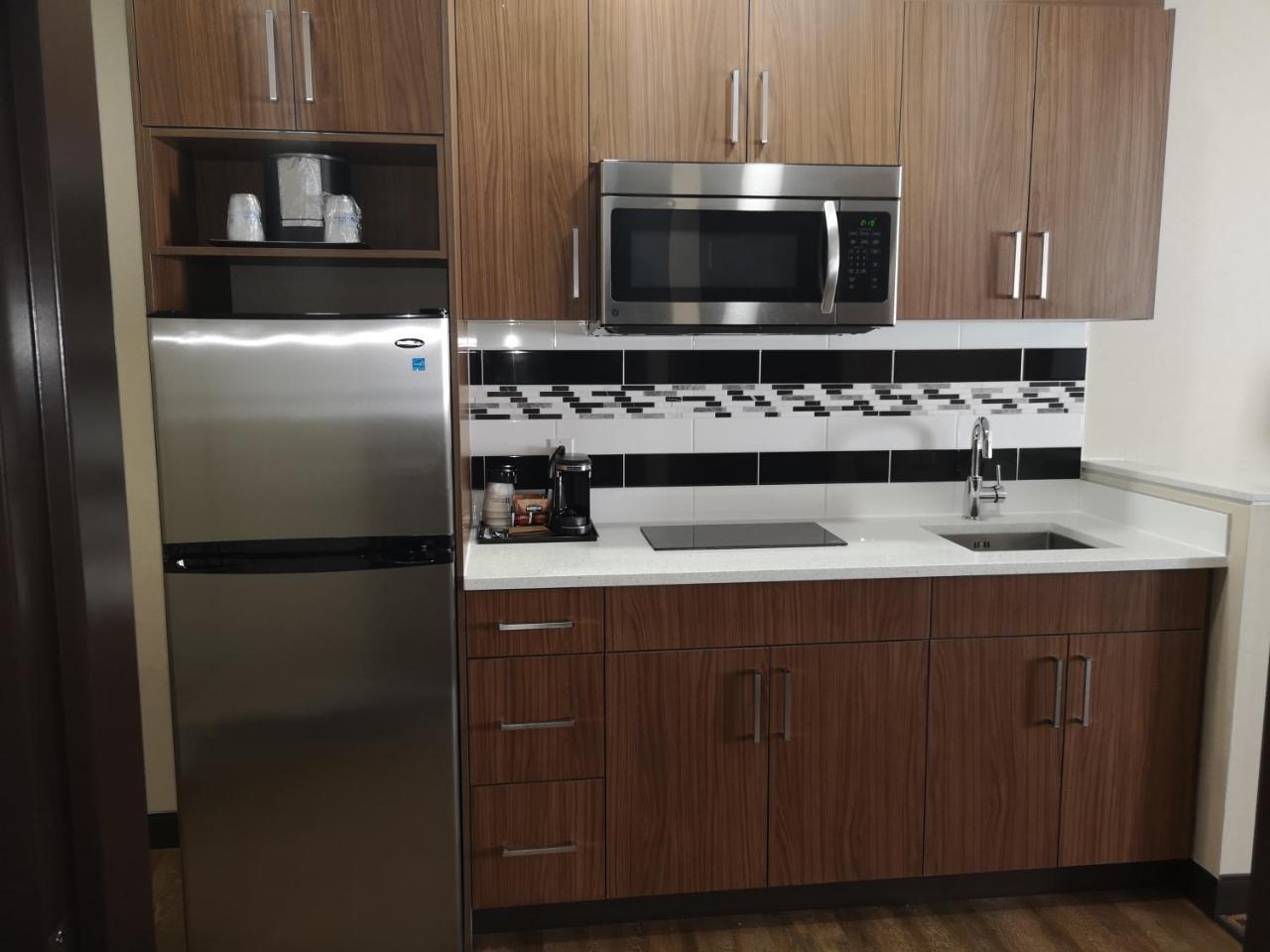 Best Western Plus Hinton Inn & Suites Экстерьер фото