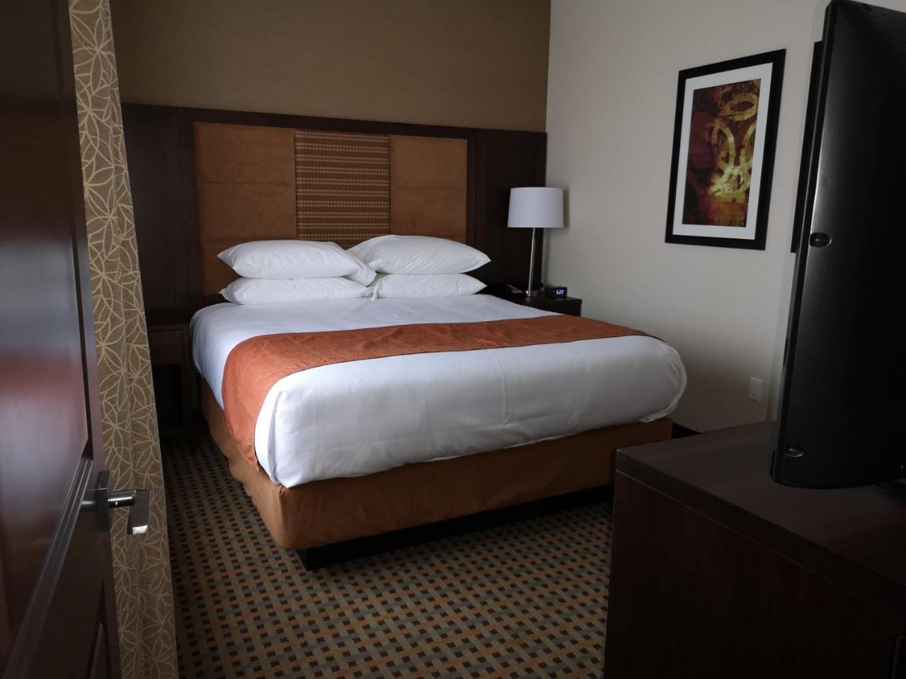 Best Western Plus Hinton Inn & Suites Экстерьер фото